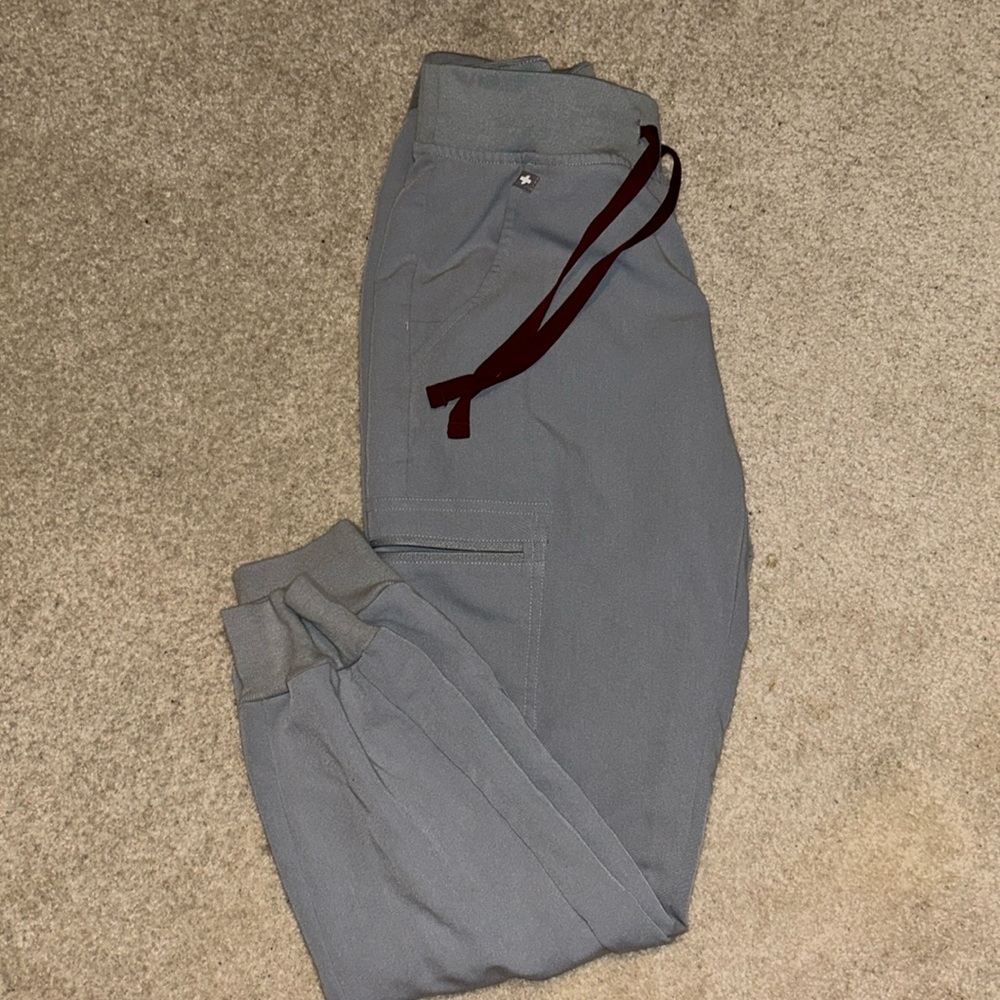 Xs petite cement color figs joggers